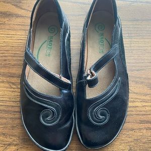 They were gifted to us and we never wore them.